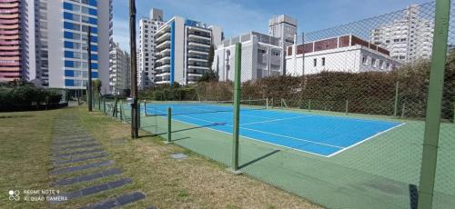 a tennis court in the middle of a city at Apartamento in Punta del Este