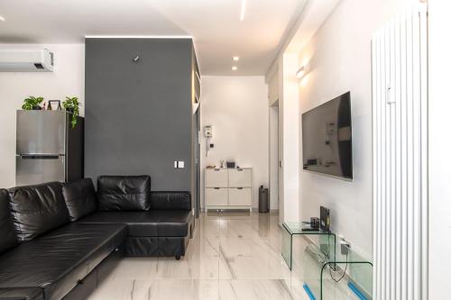 New & Bright Balcony Flat by Central Station