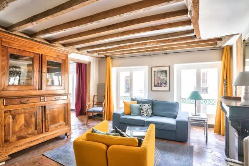 Exquisite and Spacious Apartment