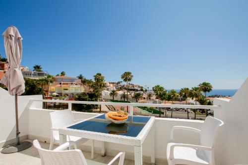 Studio with sea view Island Village