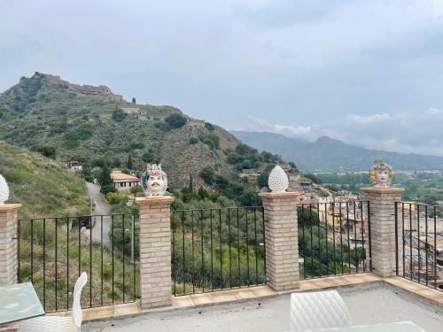 a balcony with a view of a mountain at Bed and Relax-Il Maniero in Calatabiano