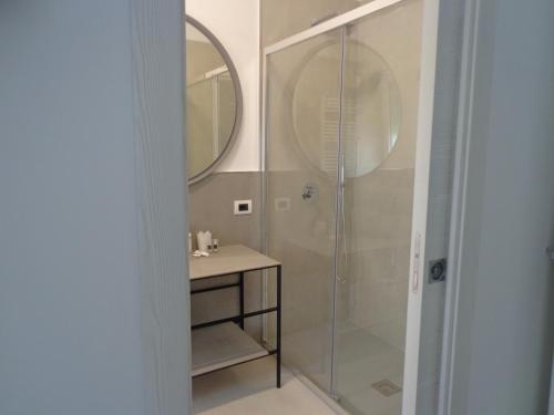 ガリポリにあるAuroraのバスルーム(シャワー、シンク付)