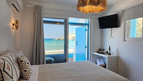 Blu Intenso Boathouse