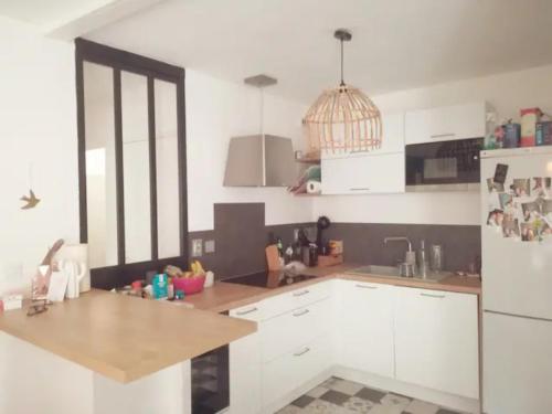 Dapur atau dapur kecil di Appartement coquet avec jardin privé