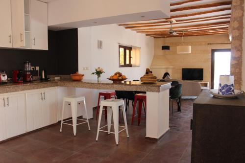 A kitchen or kitchenette at VILLA ZAHR'ALI