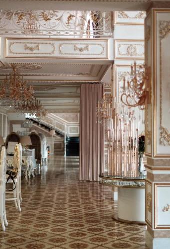 Fotografie z fotogalerie ubytování Hotel Grand Aristocrate v destinaci Dubovtsy