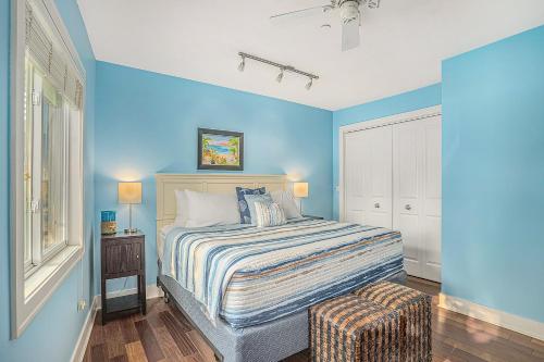 En eller flere senge i et værelse på Bluebird Condo