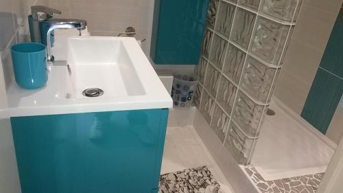 Ένα μπάνιο στο Appartement Pieds dans l'Eau