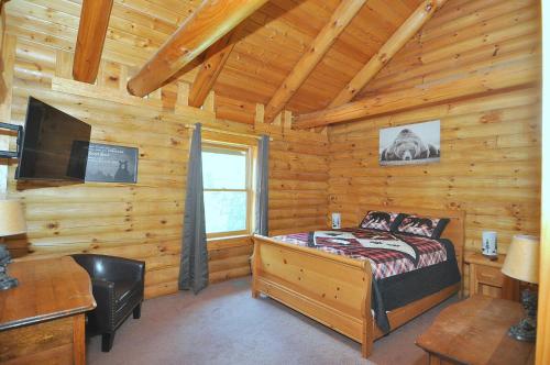 Säng eller sängar i ett rum på Overlook at Sleepy Creek -Privacy Awaits