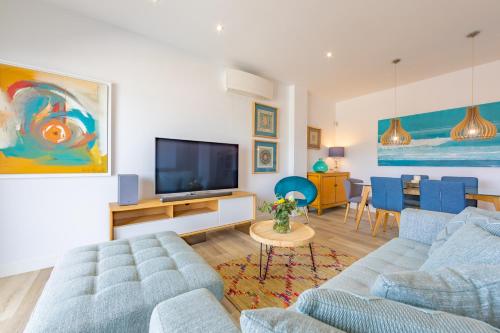 Quiet and elegant with terrace and pool