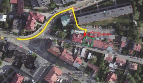 een algemene weergave van een kruispunt op de snelweg met een gele lijn bij Apartament Korzeniowskiego 7 in Przemyśl