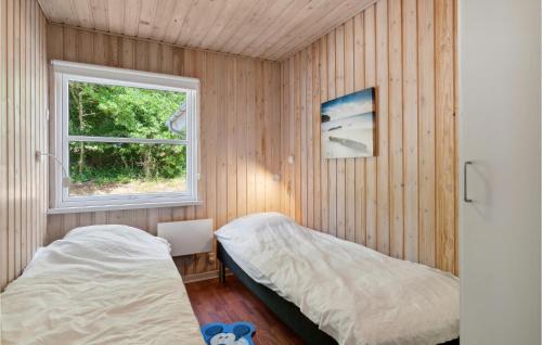 Postel nebo postele na pokoji v ubytování Awesome Home In Glesborg With Wifi