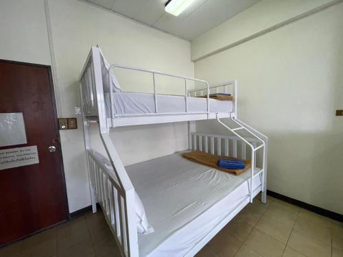 a bedroom with two bunk beds in a room at Residence Inn Pattaya in Pattaya Central