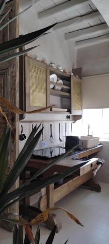 ClockWise Earthy Vibe House in Apano Choraにあるキッチンまたは簡易キッチン