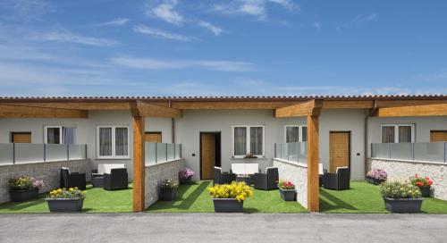 a rendering of the courtyard of a hotel at Simon Hotel in Pomezia