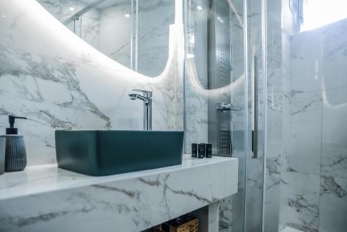 Ένα μπάνιο στο City Hall view suite