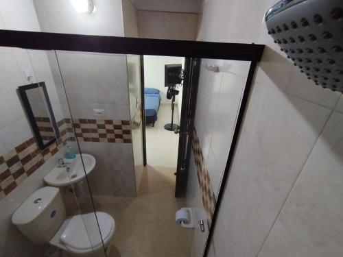A bathroom at Cómoda habitación con baño privado, excelente ubicación cerca al parque principal de Sabaneta