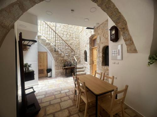 a kitchen and dining room with a table and chairs at William's Guest House in Jerusalem