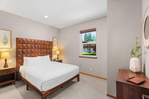 a bedroom with a bed and a desk and a window at Romanna's all-season getaway at Icicle Village with pool and hot tub in Leavenworth