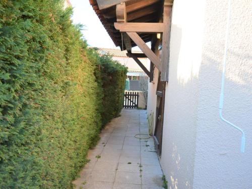 Photo de la galerie de l'établissement Maison familiale 6 couchages avec terrasse à 400m de la plage - Argelès-sur-Mer - FR-1-225-39, à Argelès-sur-Mer