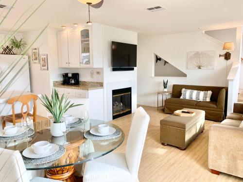 a living room with a glass table and a couch at Pismo Beach Rental in Pismo Beach