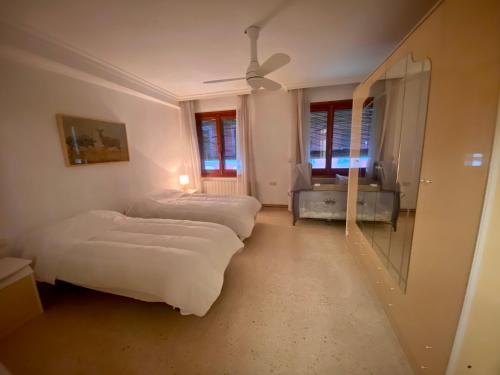 a bedroom with two beds and a mirror at Charming Home in Lorca Murcia in Lorca