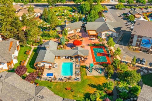 Gallery image of Snowstorm Studio at Icicle Village with pool and hot tub in Leavenworth