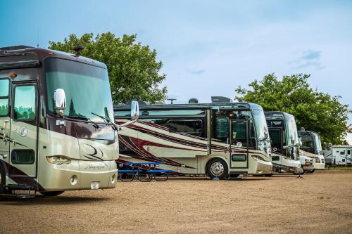 Gallery image of The Big Texan - Cabins and Wagons in Amarillo