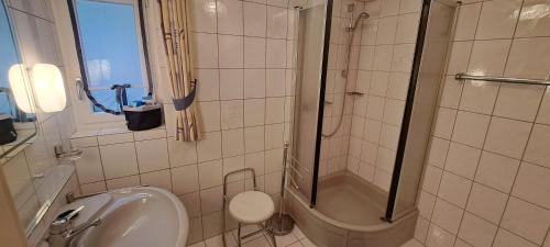 a bathroom with a shower and a toilet and a sink at Retrowohnung in Oberndorf in Oberndorf