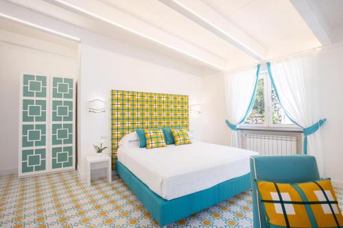 Villa Veronica Luxury Suite in Amalfi coast tesisinde bir odada yatak veya yataklar