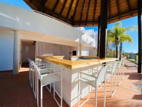 Zdjęcie z galerii obiektu Luxury Garden apt pool, sauna, hammam, near golf w mieście Estepona