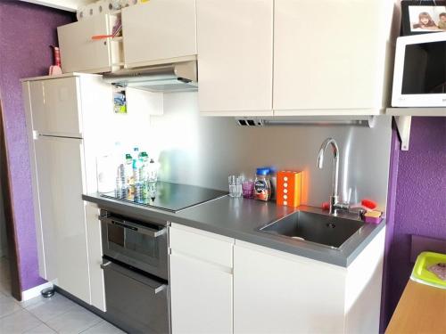 Photo de la galerie de l'établissement Appartement T3 avec Mezzanine, Piscine, Parking Privé - 300m de la Plage - Argelès-sur-Mer - FR-1-388-158, à Argelès-sur-Mer