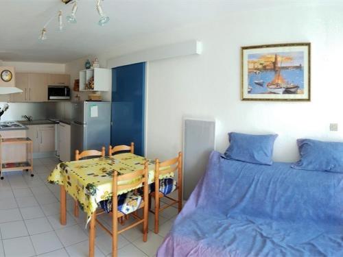 Photo de la galerie de l'établissement Appartement T2 Cabine avec Balcon, Parking Privé et Piscine à 150m de la Plage - Argelès-sur-Mer - FR-1-388-26, à Argelès-sur-Mer