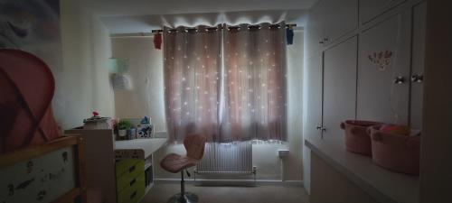Φωτογραφία από το άλμπουμ του Lovely 5-bed home with free parking and garden σε Addington