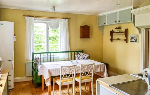 Εστιατόριο ή άλλο μέρος για φαγητό στο 3 Bedroom Nice Home In Norrtlje