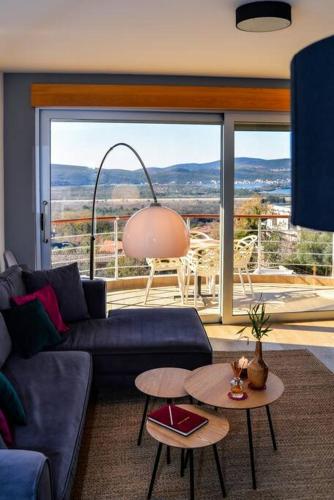 Gallery image of A2 - 2 beds 2 bath luxury Condo - Pool & Sea Views in Kavač