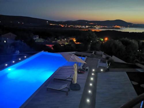 Gallery image of A2 - 2 beds 2 bath luxury Condo - Pool & Sea Views in Kavač