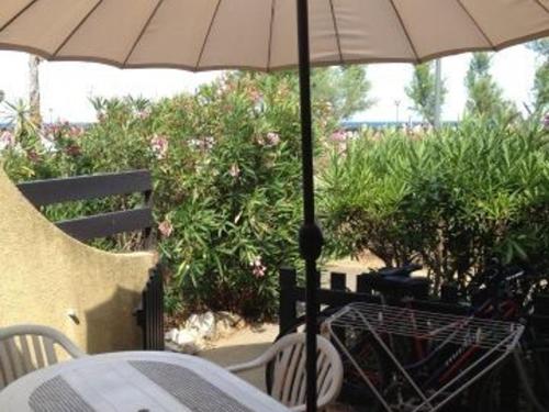 Photo de la galerie de l'établissement Villa 2 pièces, 4 couchages, face à la mer, parking privé, proche commerces, plage à 300m. - FR-1-81-474, à Port-Leucate