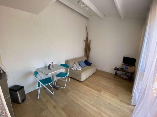 Photo de la galerie de l'établissement Villa 2 pièces, 4 couchages, face à la mer, parking privé, proche commerces, plage à 300m. - FR-1-81-474, à Port-Leucate