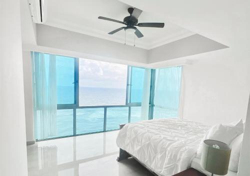 a bedroom with a bed and a ceiling fan at Exclusive 3 BDR, Gym & Pool, SeaView, Luxury Tower in Santo Domingo