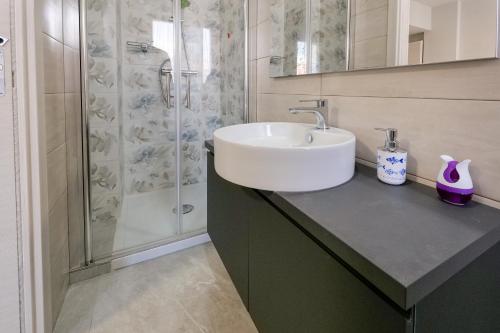 a bathroom with a sink and a shower at Casa Azzurra Vacanze in Porto San Giorgio