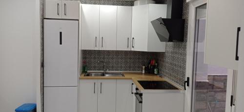 Una cocina o zona de cocina en Family House, CENTRO CIUDAD - 3 DORMITORIOS