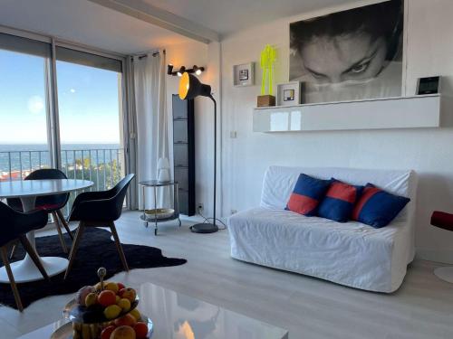 Photo de la galerie de l'établissement Appartement lumineux 2 pièces pour 4 à Banyuls-sur-Mer avec lave-vaisselle et vue mer - FR-1-225C-47, à Banyuls-sur-Mer