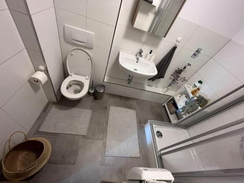 Ein Badezimmer in der Unterkunft “Sweet boho penthouse” in city center