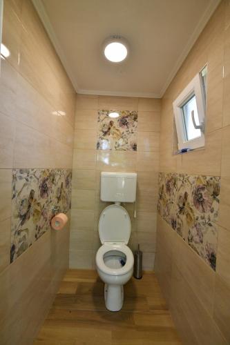 Ένα μπάνιο στο Sara&Lav rent a house