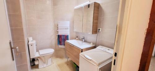 Ένα μπάνιο στο La Caravelle 2 entre Plage et Centre Ville