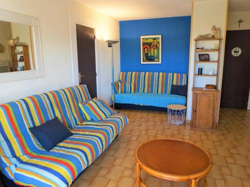 Photo de la galerie de l'établissement Superbe T2 avec piscine, parking, animaux admis à 30m de la mer - FR-1-607-94, au Cap d'Agde