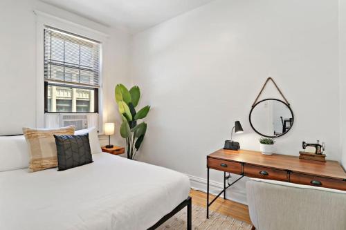 a bedroom with a bed and a desk and a mirror at 2-Bedroom Cozy Apt in Prime Location - Clark 2 in Chicago
