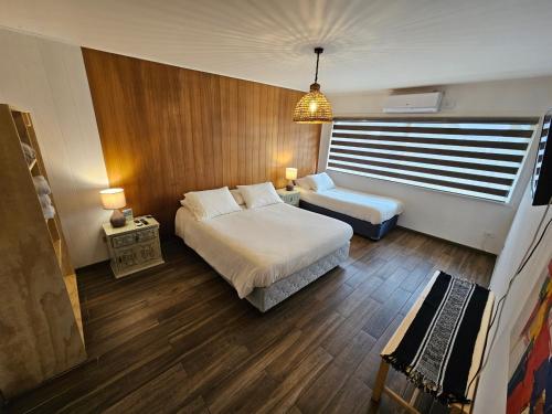 Tempat tidur dalam kamar di Casa Ellies Hotel Boutique