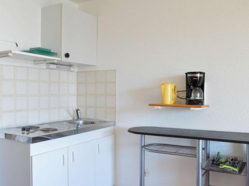 Photo de la galerie de l'établissement Charmant Studio 2 Couchages à 250m du Port avec Terrasse Ensoleillée - Cap d'Agde - FR-1-249-352, au Cap d'Agde